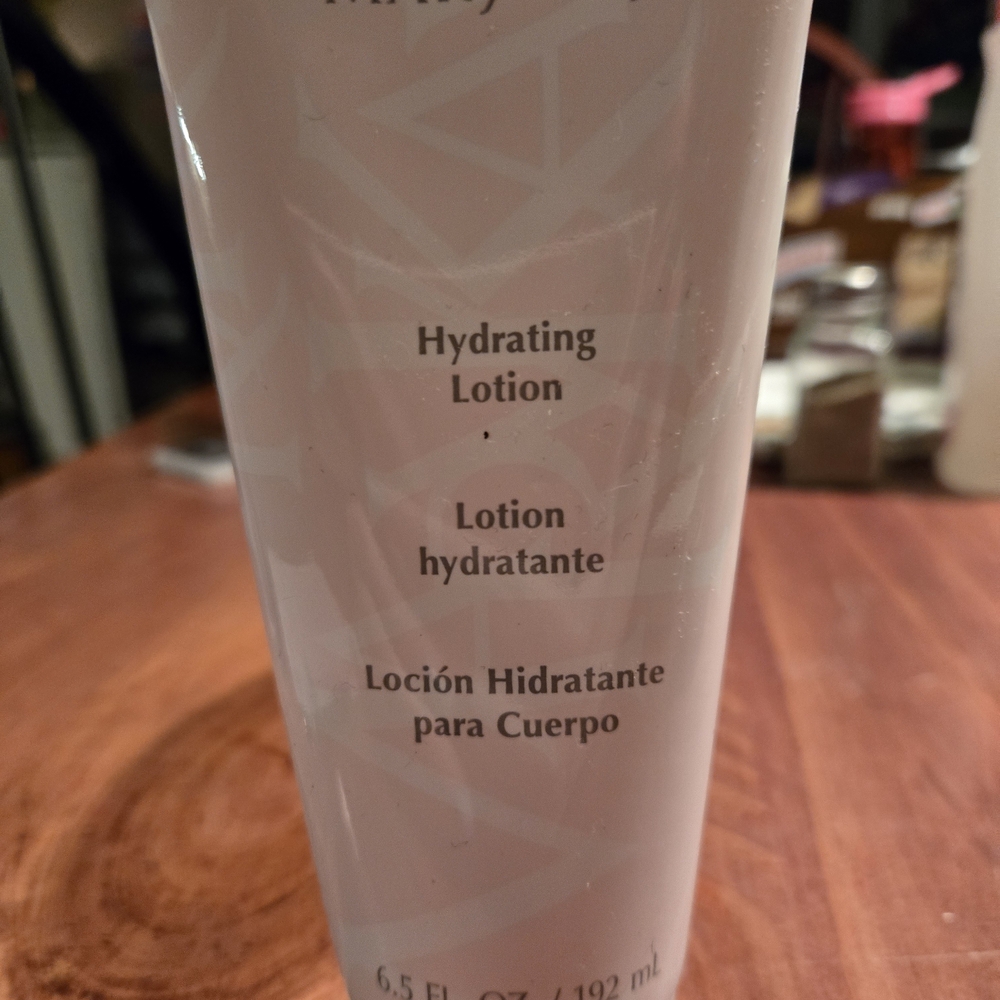 Mary Kay Hydrating Lotion in White Tube